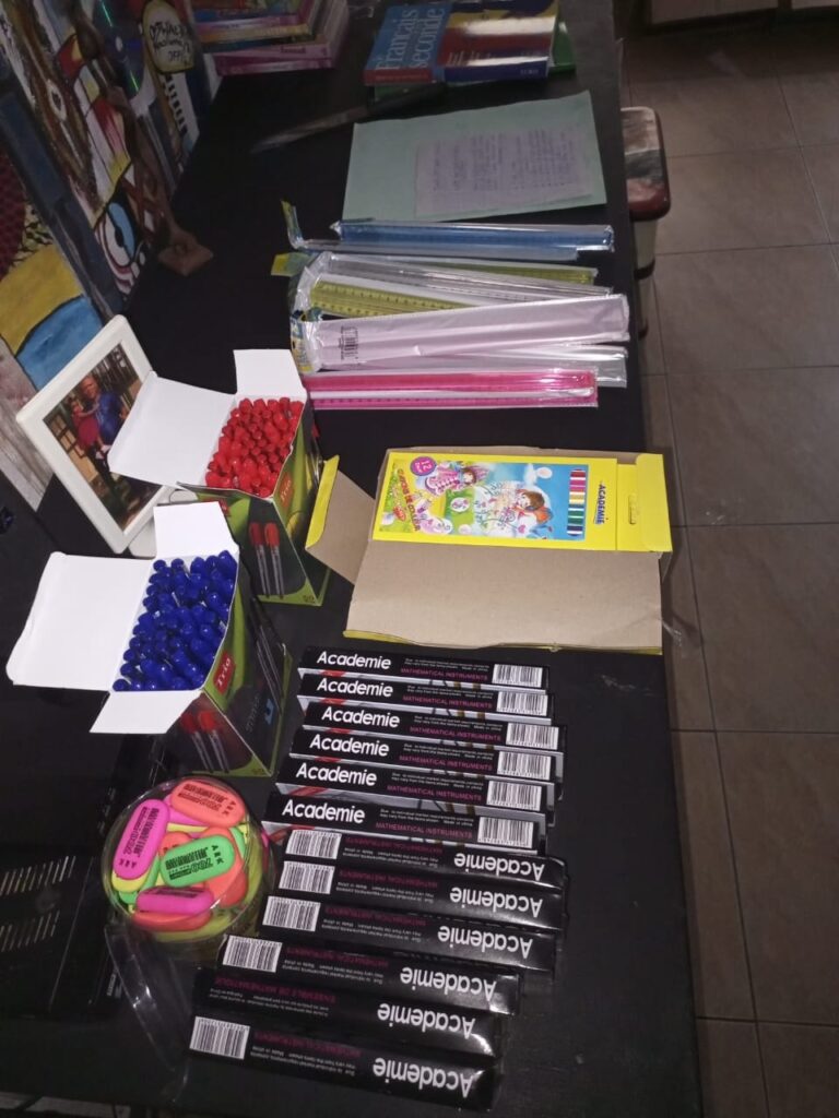 Fournitures scolaires APV Togo association humanitaire de Dordogne